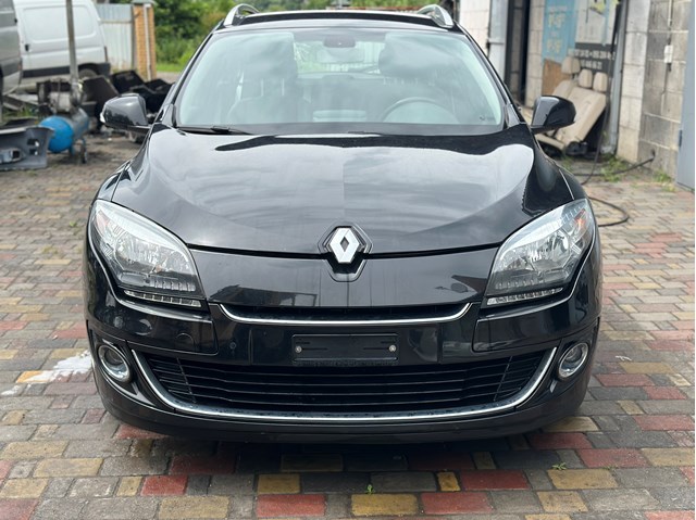 Szyba przednia Renault (RVI) 727121653R cena, od 207,96 USD