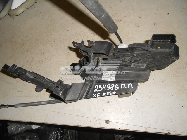 JDE38172 Jaguar Zamek drzwi przednich prawych