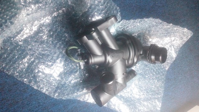Do koszyka LR105974 Land Rover Termostat