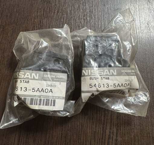 Do koszyka 546135AA0A Nissan/Infiniti Tuleja stabilizatora przedniego