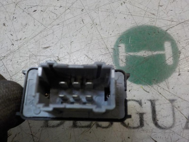 98016307ZD Peugeot/Citroen Włącznik przyciskowy podnośnika szyby przedni prawy