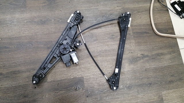 Do koszyka Mechanizm podnoszenia szyby drzwi przednich prawych Citroen C5 AIRCROSS 