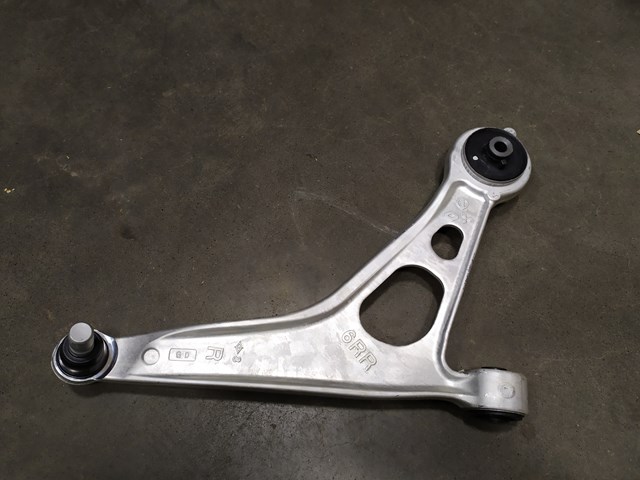 Wahacz zawieszenia przedniego dolny prawy Mitsubishi 4013A584 cena, od 219,36 USD
