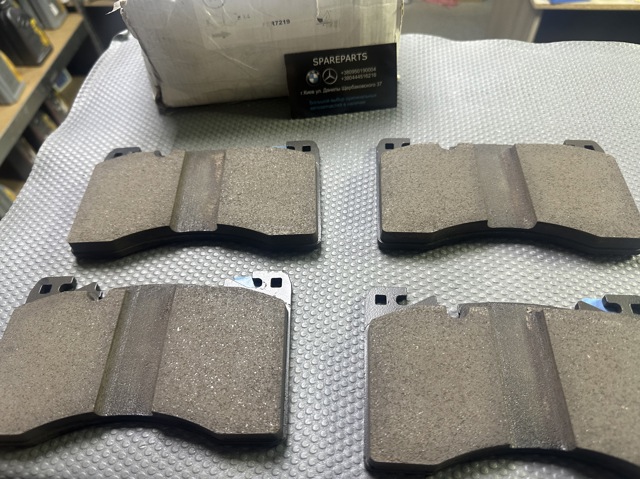 LR157388 Land Rover Klocki hamulcowe przednie tarczowe