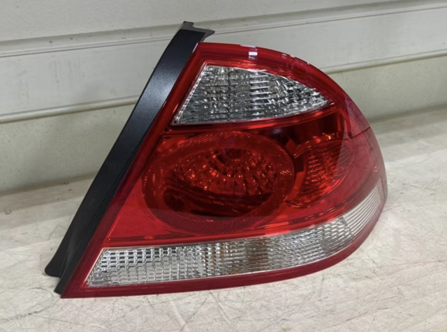 Lampa zespolona tylna prawa Nissan Almera CLASSIC sedana (B10RS) (2006 - 2012) cena, od 80,62 USD