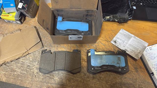 LR157389 Land Rover Klocki hamulcowe przednie tarczowe