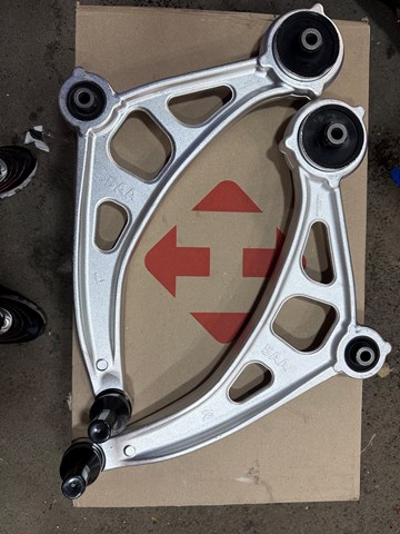 Wahacz zawieszenia przedniego dolny prawy 545005AA0B Nissan/Infiniti