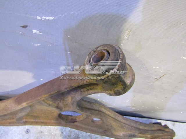 T112909020BA Chery Wahacz zawieszenia przedniego dolny prawy