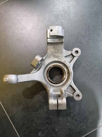 Czop (zwrotnica) przedni lewy Autotechteile 5020602