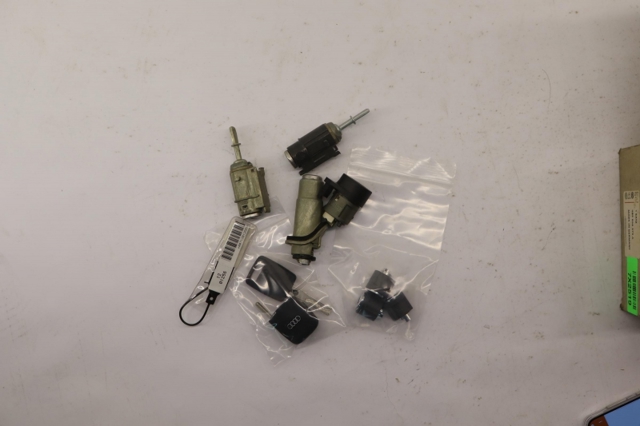 Zestaw wkładek zamków do Audi A6 C6 4F2