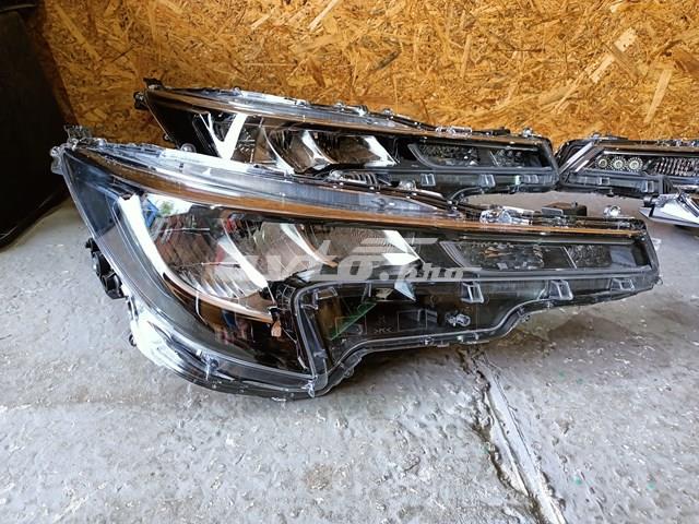 8111002S60 Toyota Reflektor prawy