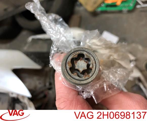 2H0698137 VAG Śruba koła