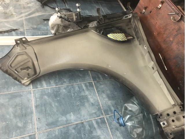 Błotnik przedni prawy LR061823 Land Rover