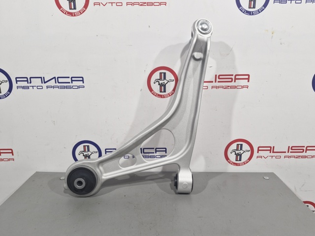 Wahacz zawieszenia przedniego dolny prawy 4013A584 Mitsubishi