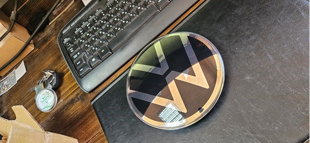 Emblemat na atrapę chłodnicy VAG 5NA853601KDPJ