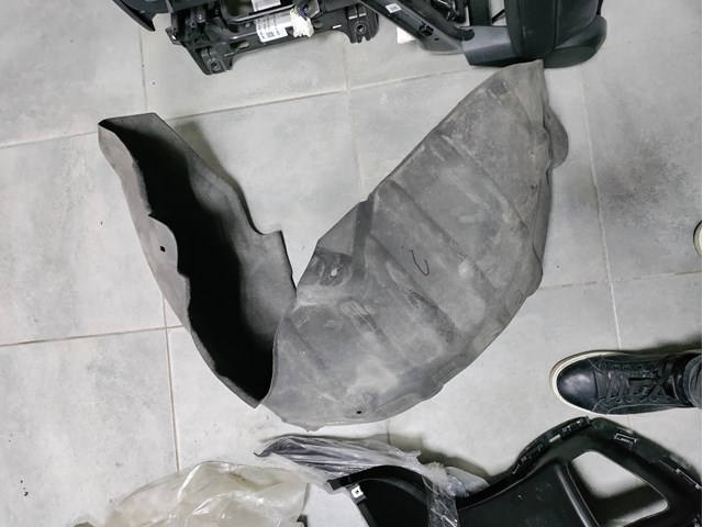 Nadkole błotnika tylnego prawe Mazda KB7W561H1A