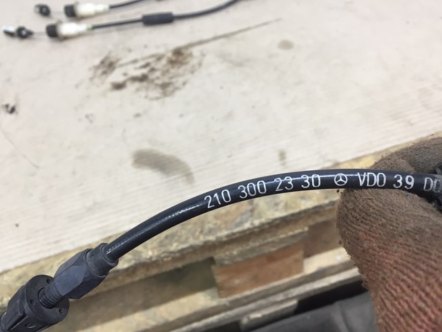 Do koszyka Linka gazu Mercedes E  W210