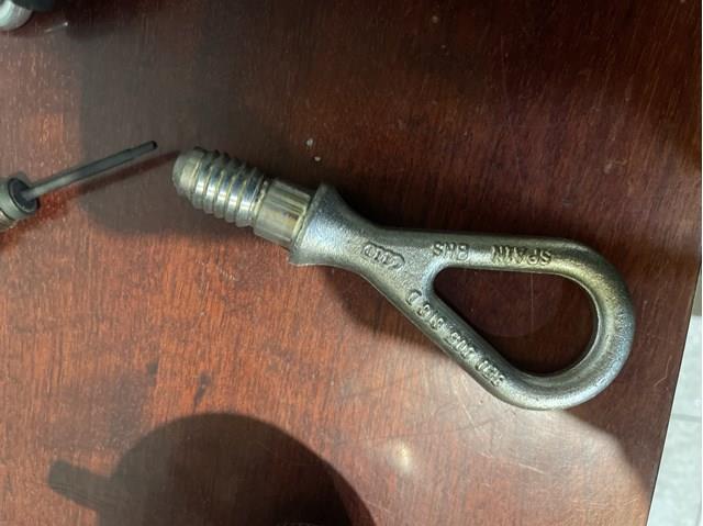 Do koszyka 8E0805616D VAG Hak holowniczy