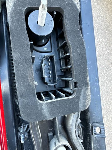 Lampa zespolona tylna prawa BK2113404AJ Ford