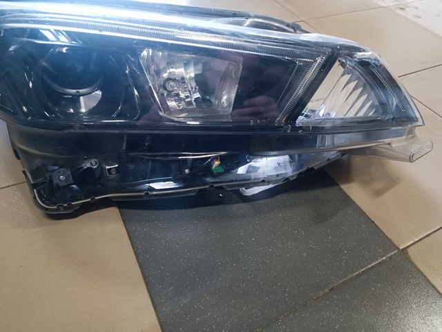 Reflektor prawy 260105SH0A Nissan/Infiniti