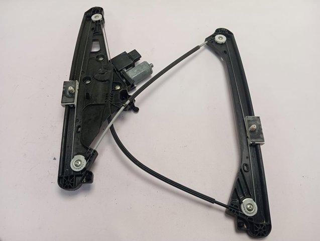 Mechanizm podnoszenia szyby drzwi przednich prawych Peugeot 5008 II minivan (2016 - 2026) cena, od 71,30 USD