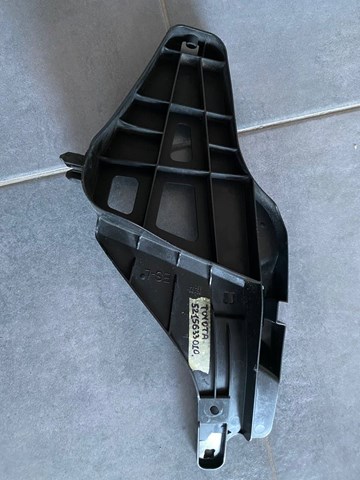 5215633010 Toyota Wspornik zderzaka tylnego lewy