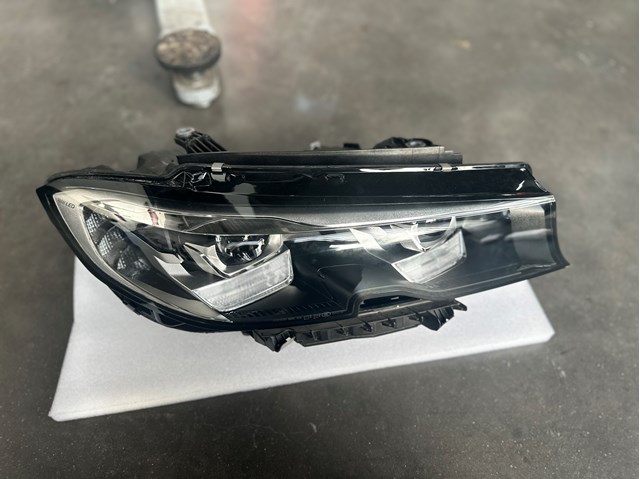Reflektor prawy 63118496150 BMW
