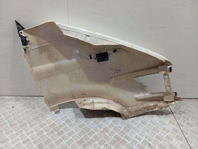  Błotnik przedni lewy Iveco Daily 3