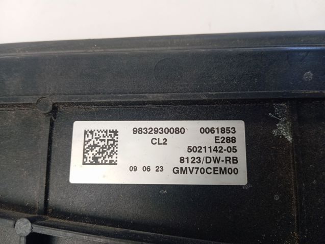 Dyfuzor chłodnicy, w komplecie z silnikiem i wirnikiem 9832930080 Opel
