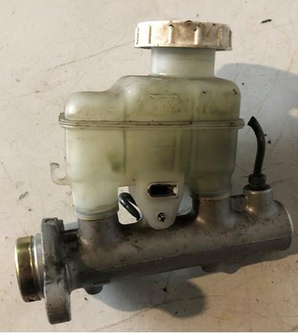 Do koszyka Główny cylinder hamulców Mitsubishi Lancer IX CSA