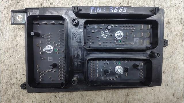 Skrzynka bezpieczników do Opel Zafira B A05