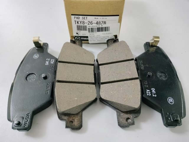 Klocki hamulcowe przednie tarczowe TKY82648ZB Mazda