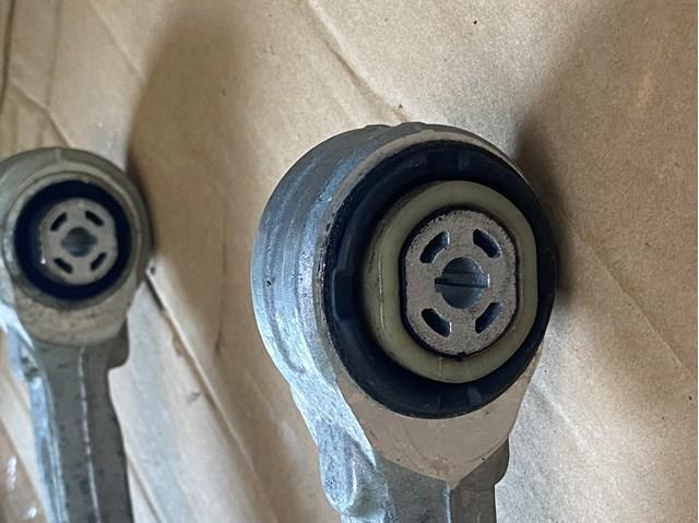 Wahacz zawieszenia przedniego prawy górny Fiat/Alfa/Lancia 50539880
