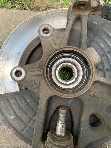 Piasta przednia do Mercedes ML/GLE  W163