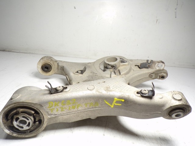 LR098944 Land Rover Wahacz zawieszenia tylnego dolny lewy