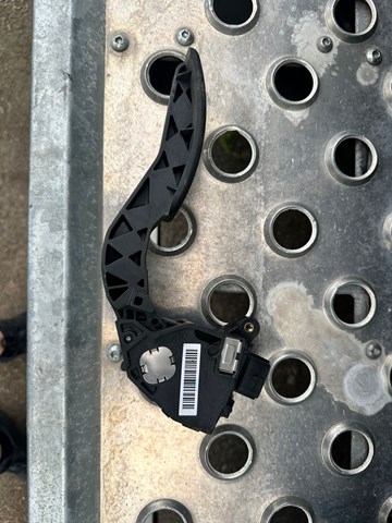 Do koszyka Pedał przyspieszenia (gazu) Renault Megane III KZ0, KZ1