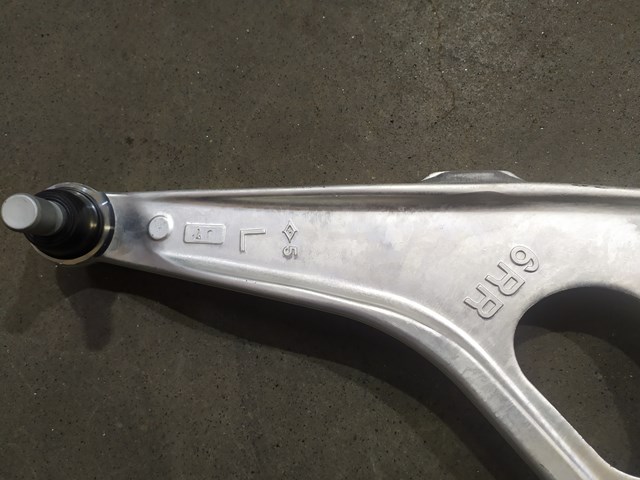 Do koszyka 545016RR0B Nissan/Infiniti Wahacz zawieszenia przedniego dolny lewy