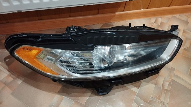 Reflektor prawy DS7313W029CD Ford