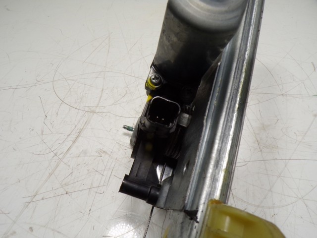 Mechanizm podnoszenia szyby drzwi przednich prawych do Dacia Duster  HM