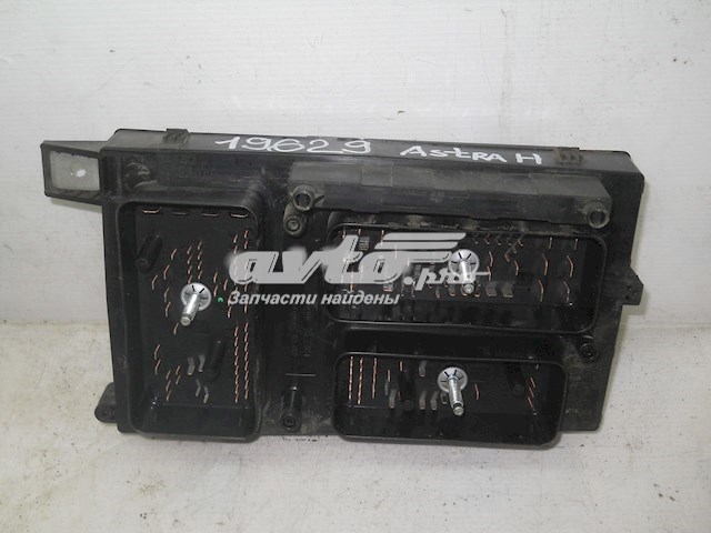  Skrzynka bezpieczników Opel Zafira 