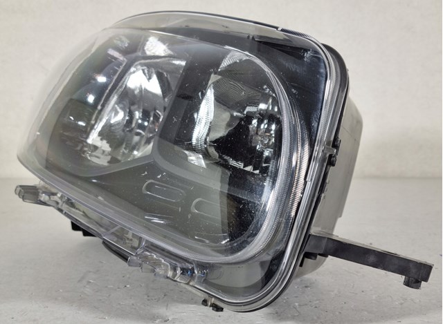 Reflektor prawy 9816825080 Peugeot/Citroen