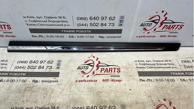 Listwa ochronna drzwi przednich prawych dolna 808766FR0A Nissan/Infiniti