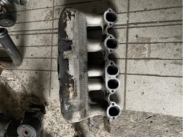 Kolektor ssący Volkswagen Transporter T4 autobus (70B, 70C, 7DB, 7DK, 70J, 70K, 7DC, 7DJ) (1990 - 2004) cena, od 179,55 USD