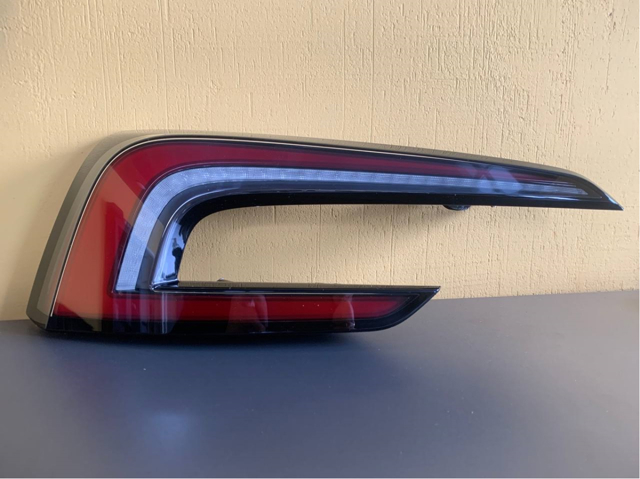 Lampa zespolona tylna lewa Tesla Model 3 sedana (5YJ3) (2016 - 2026) cena, od 444,52 USD