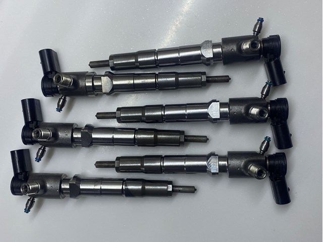 2011879 Ford Wtryskiwacz paliwa