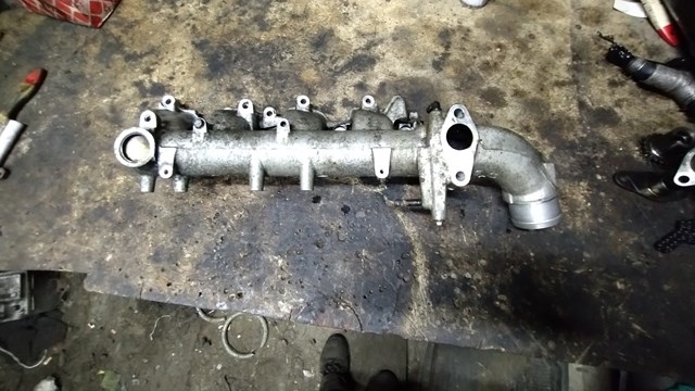 Do koszyka Kolektor ssący Nissan X-Trail  T30