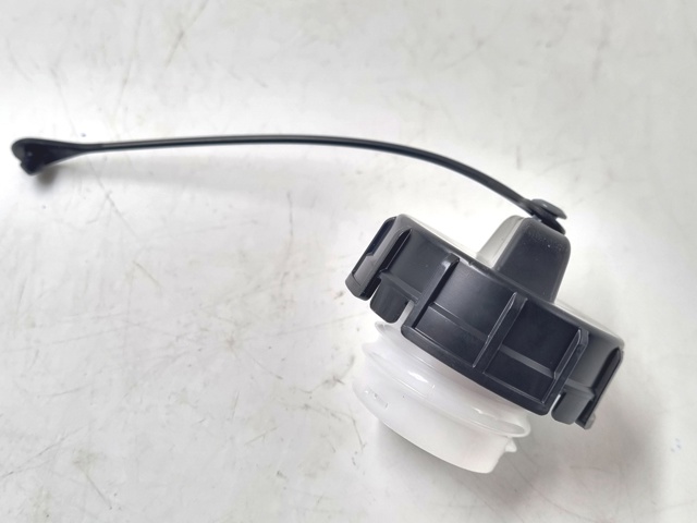  Korek wlewu paliwa Mitsubishi Outlander 