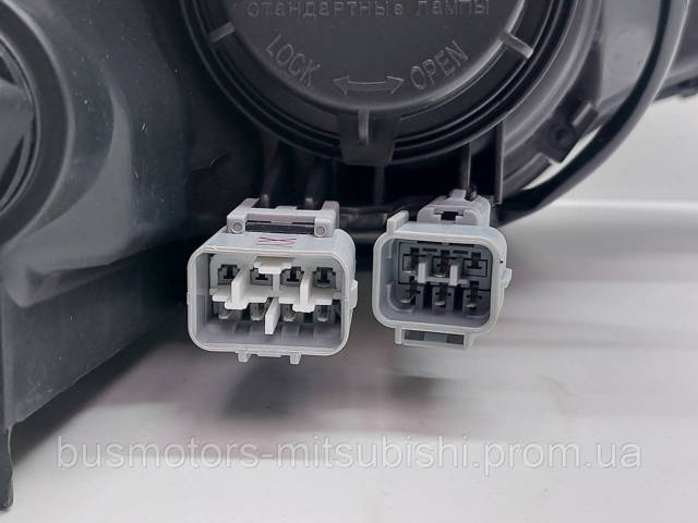 8301C203 Mitsubishi Reflektor lewy