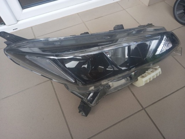 260105SH0A Nissan/Infiniti Reflektor prawy