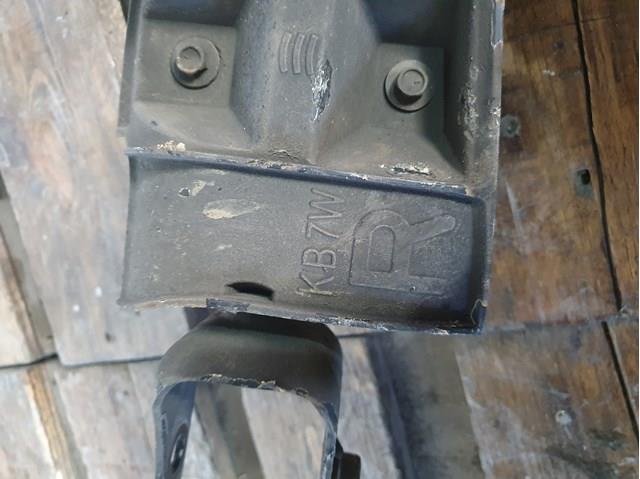 KB7W28500 Mazda Wahacz poprzeczny zawieszenia tylnego prawy
